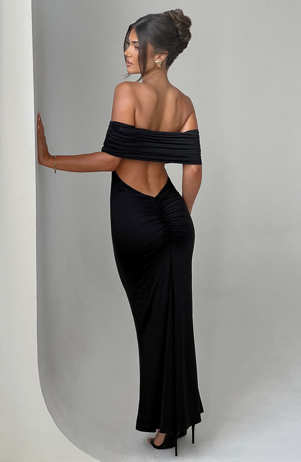 Jolene - Off-Shoulder Silhouette Dress