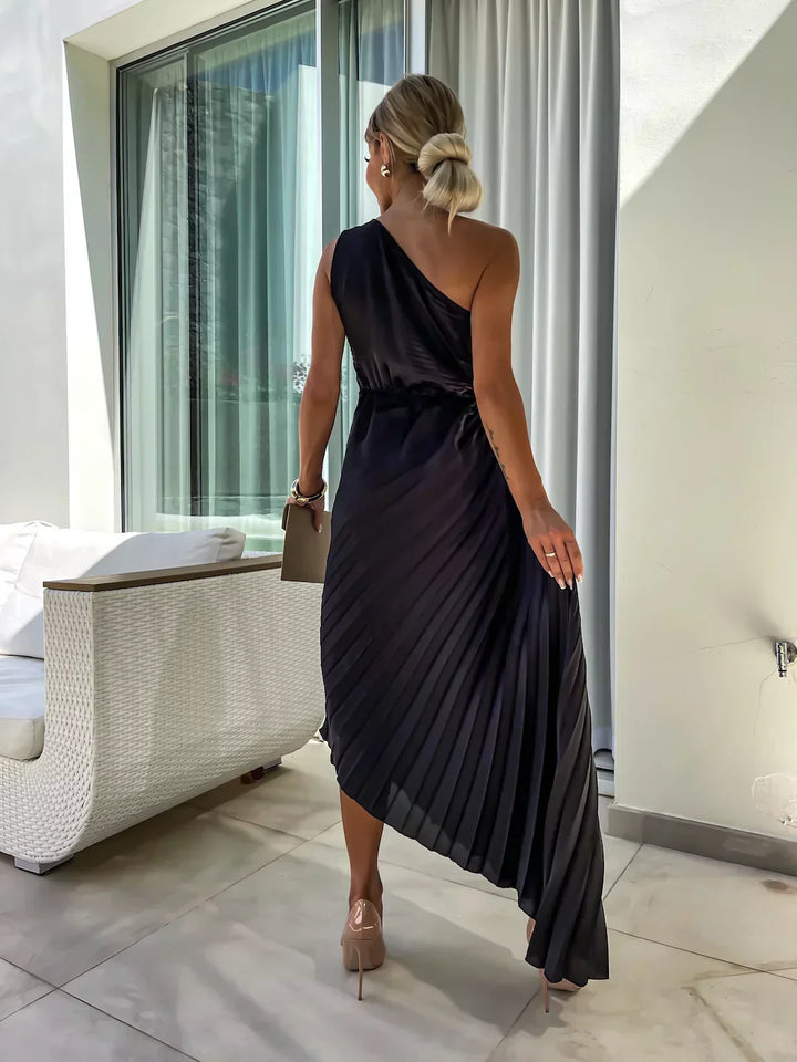 Danielle - Pleated Glamour Dress